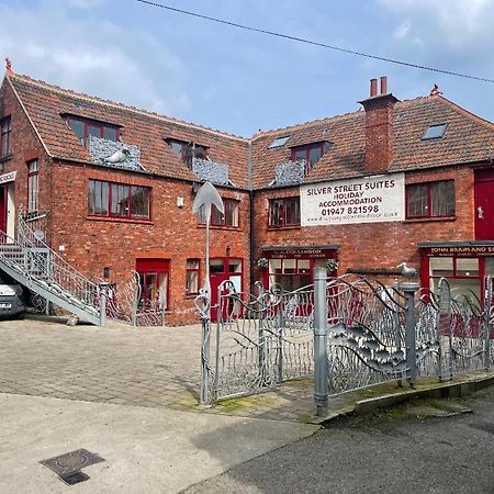 Silver Street Suites Whitby Esterno foto