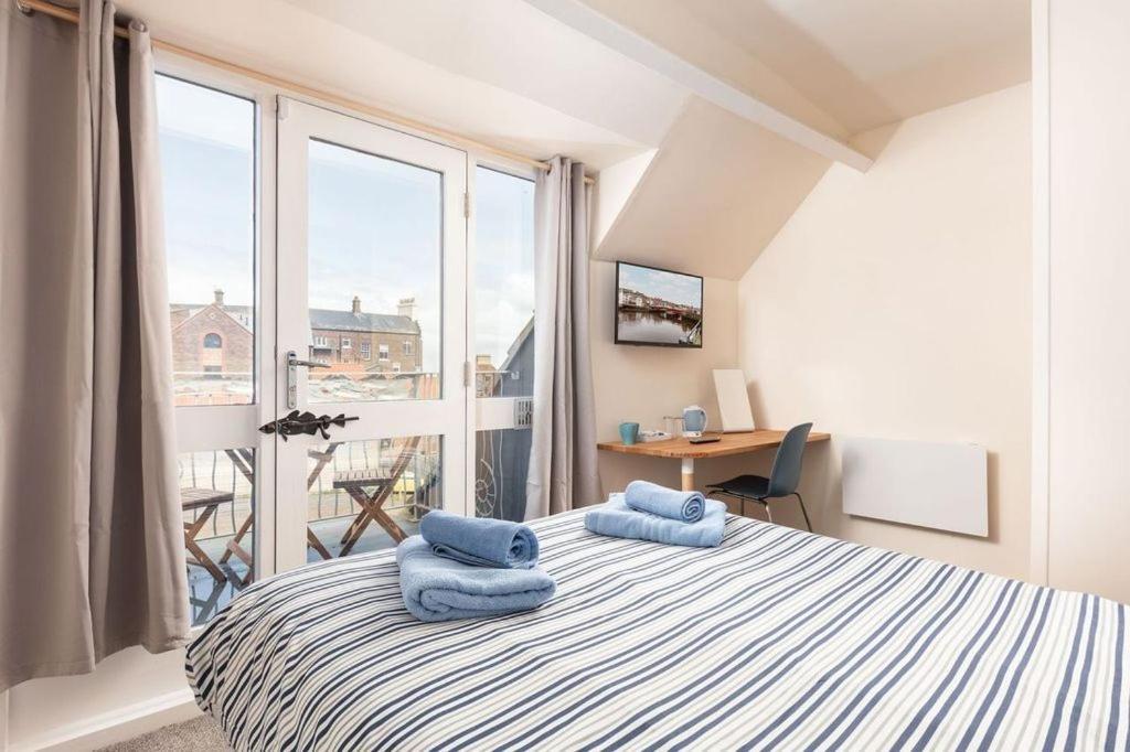 Silver Street Suites Whitby Esterno foto