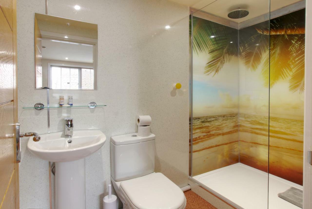 Silver Street Suites Whitby Esterno foto
